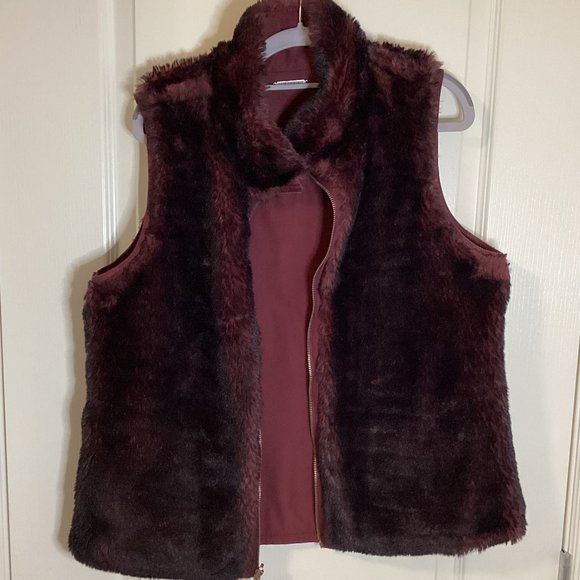 Lady Hathaway Women's Red Reversable Vest Size M Faux Fur Lining Pockets Warm - Picture 1 of 10